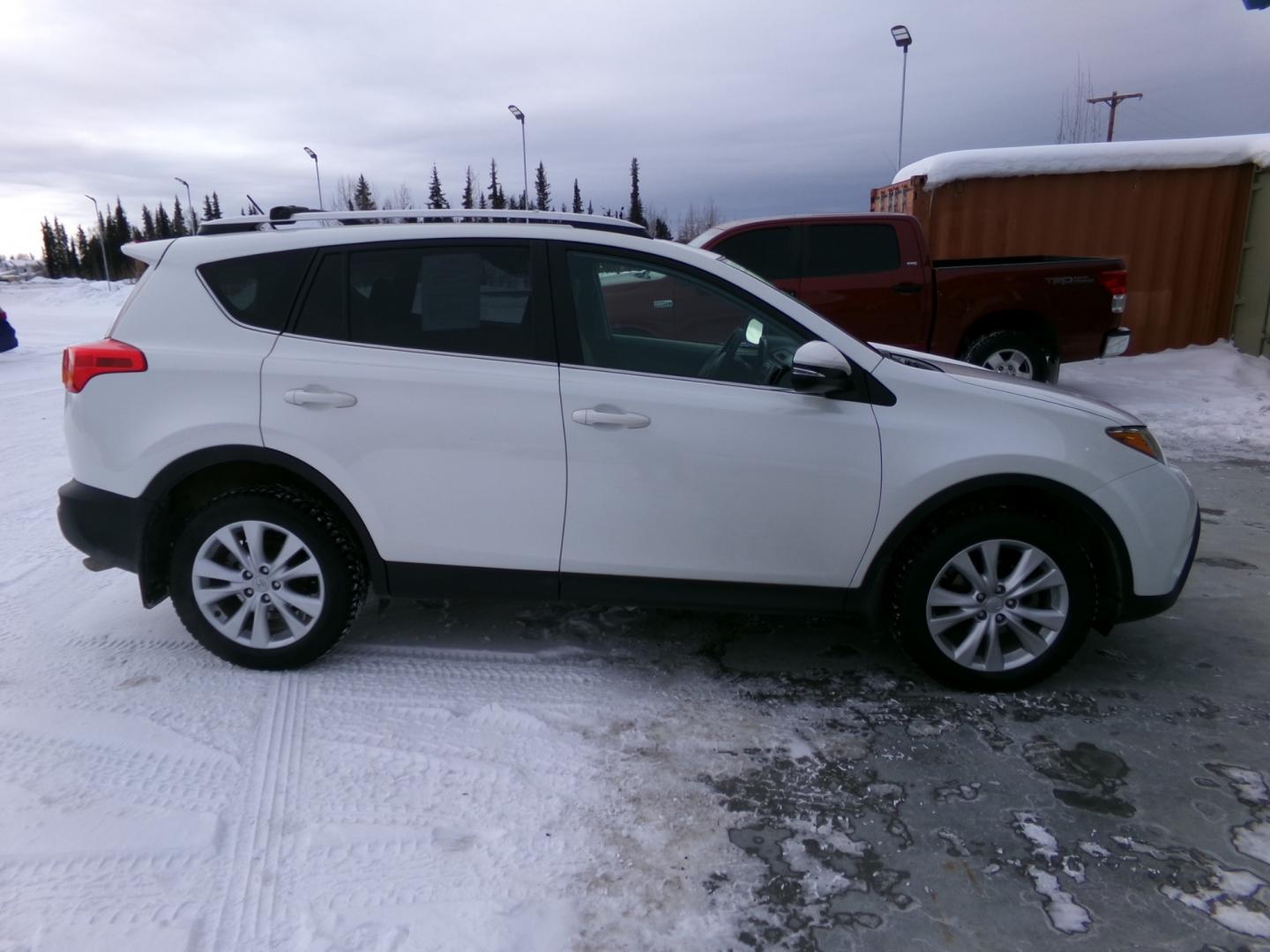 2013 White /Black Toyota RAV4 (JTMDFREV2D5) , located at 2630 Philips Field Rd., Fairbanks, AK, 99709, (907) 458-0593, 64.848068, -147.780609 - Photo#2